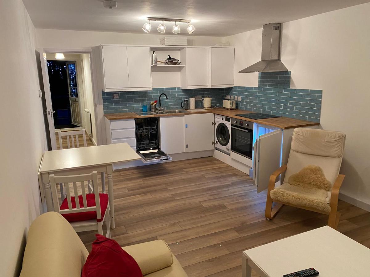 Adorable One-Bedroom Flat With Patio Garden. Southwick (West Sussex) Exterior foto