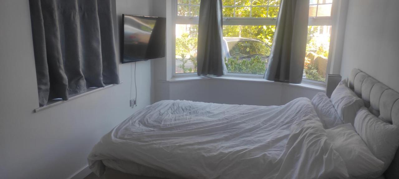 Adorable One-Bedroom Flat With Patio Garden. Southwick (West Sussex) Exterior foto